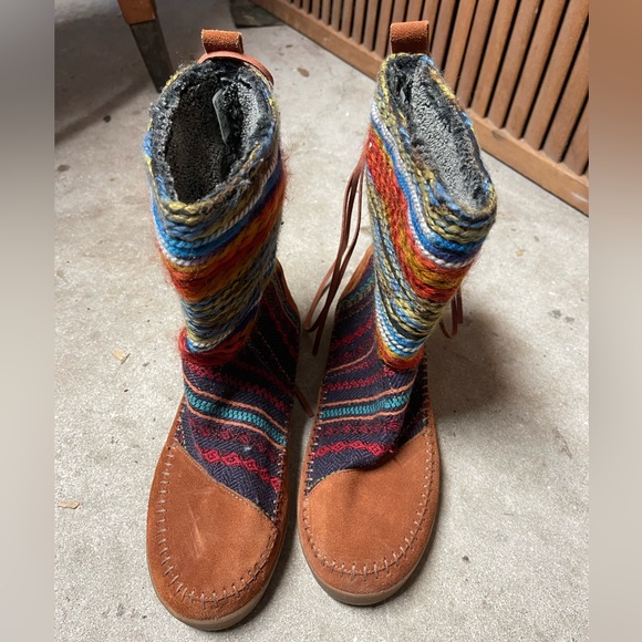 Tom’s Moccasin Boots - Picture 1 of 5